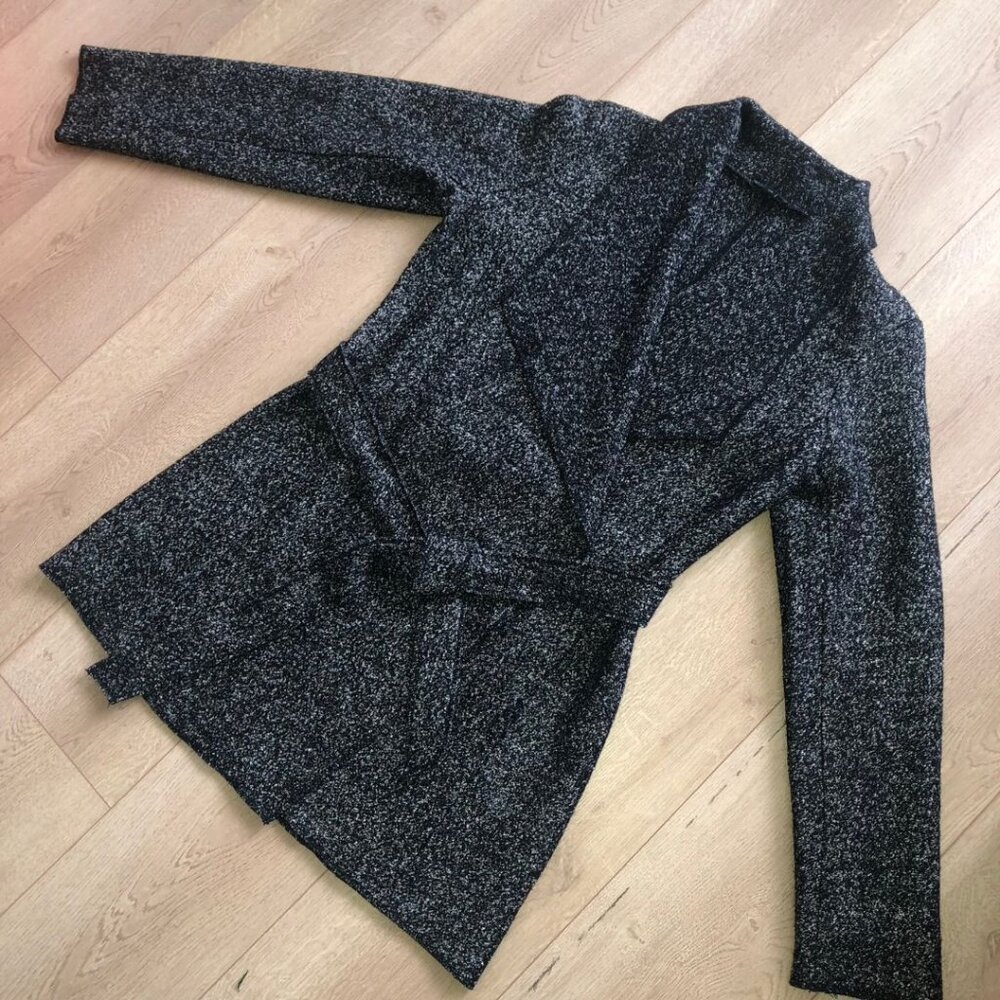 Like New - CHIC By Jacob Herringbone Belted Wrap Coat Size M - Picture 17 of 17